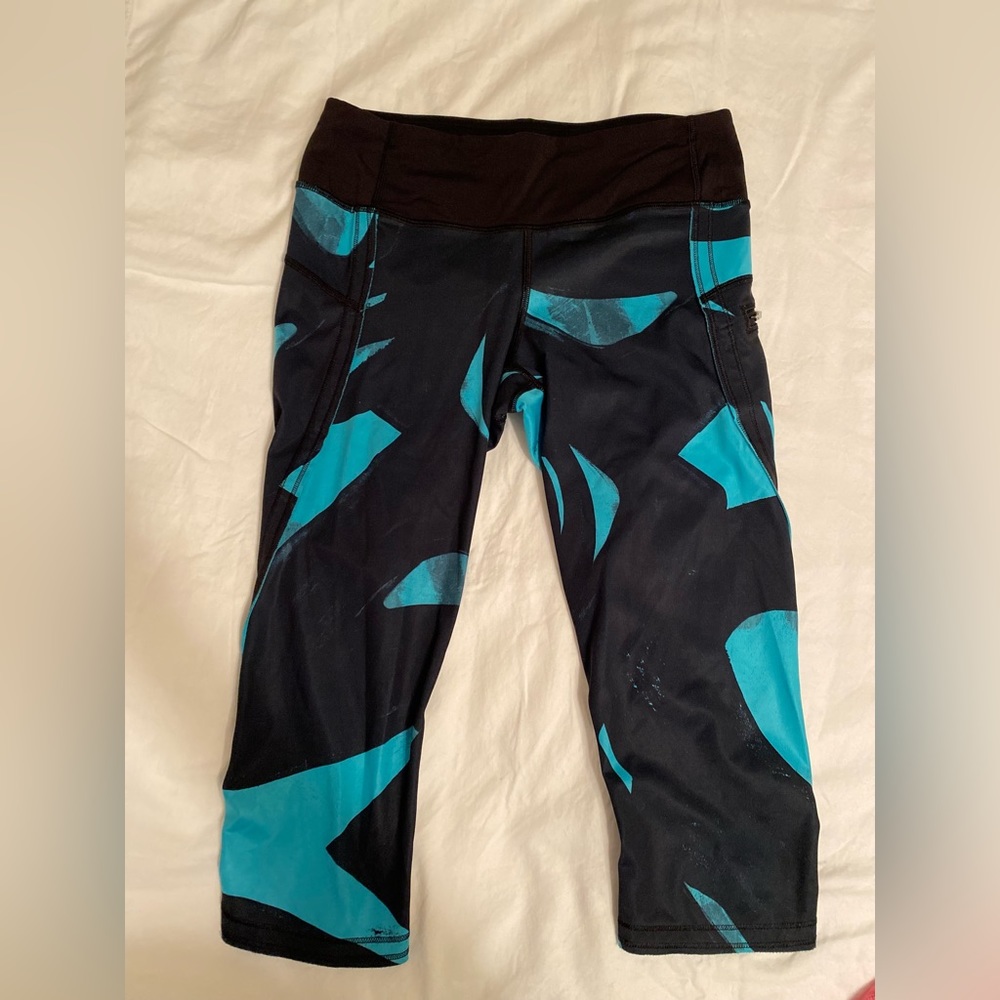 LULULEMON • Cropped Leggings • Print • 6 • Used Condition